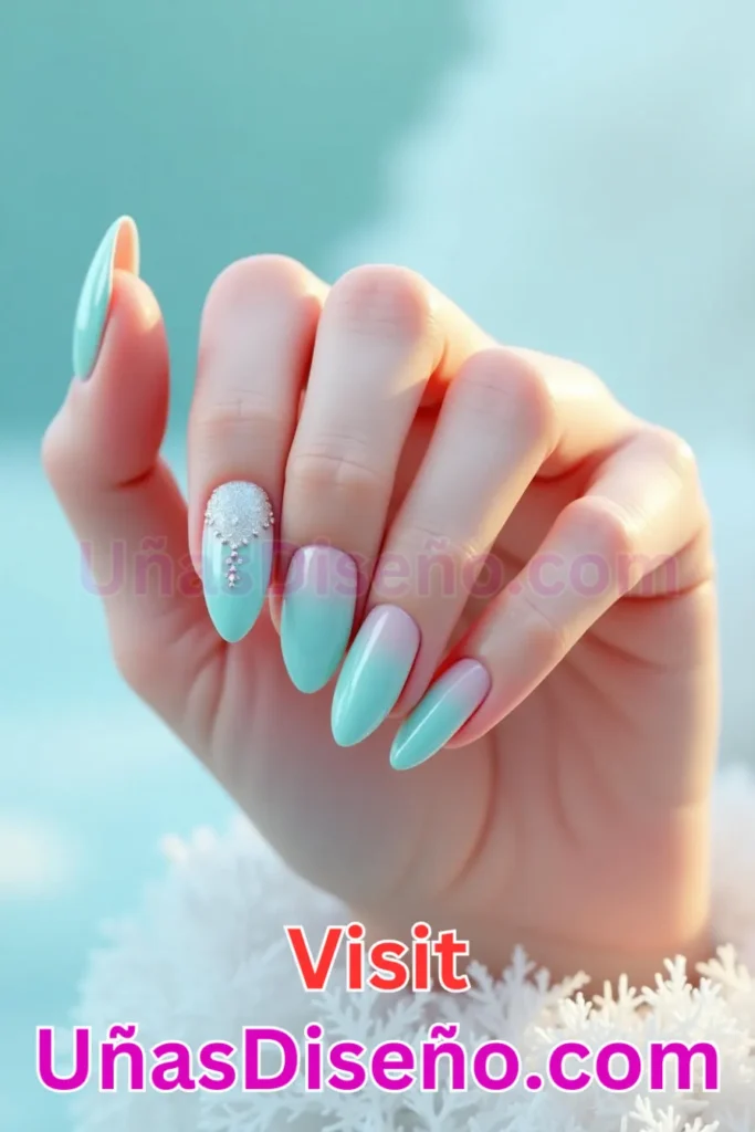 1. Elegancia menta helada - 25 fascinantes ideas de esmaltes de uñas de gel para un look de salón perfecto (3).jpeg