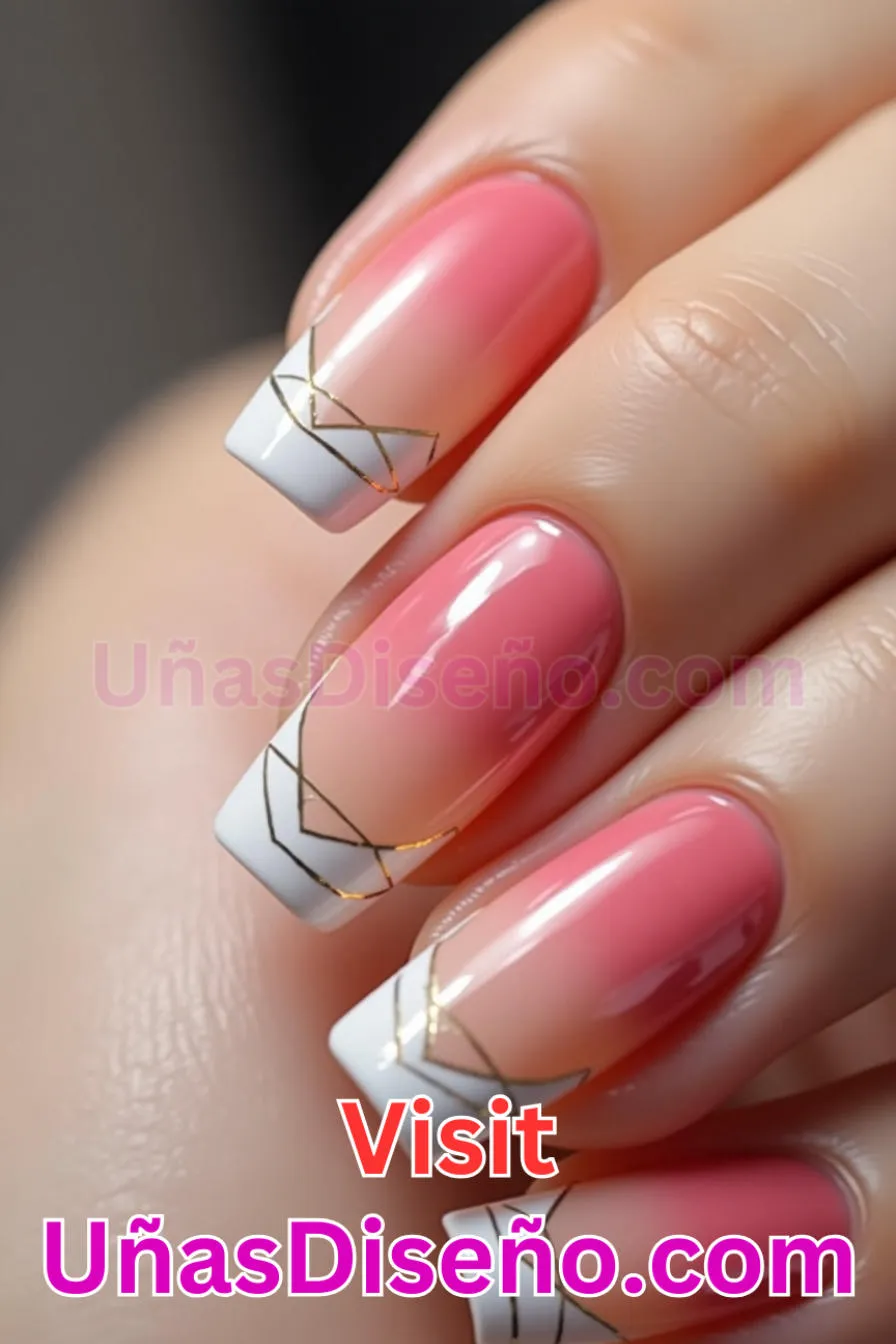 10. Contorno Francés - Los 20 mejores diseños de uñas con purpurina para lucir un look deslumbrante (3).jpeg