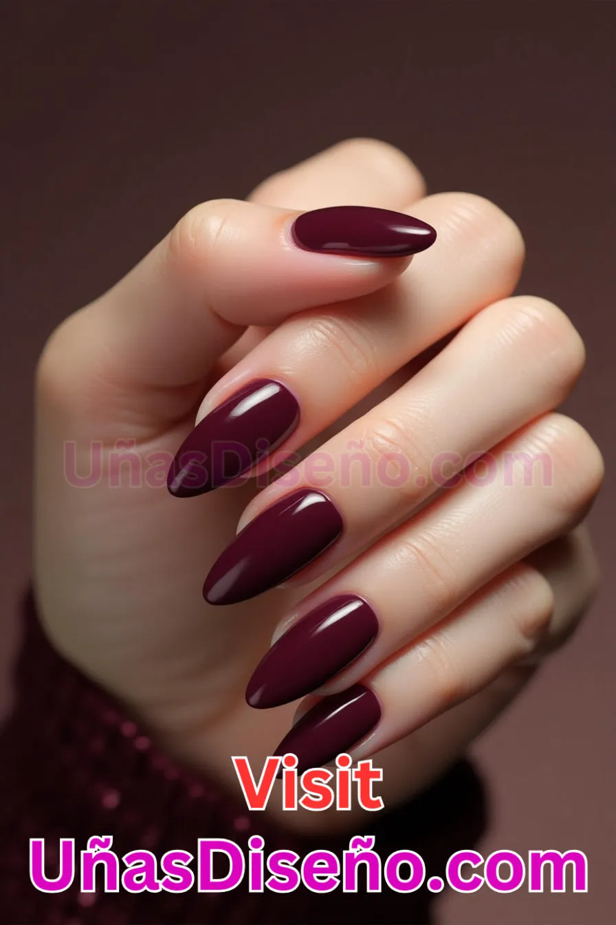 14. Almendra burdeos oscuro - 20 Uñas de Almendra Elegance Diseños exclusivos para un look sofisticado (1).jpeg