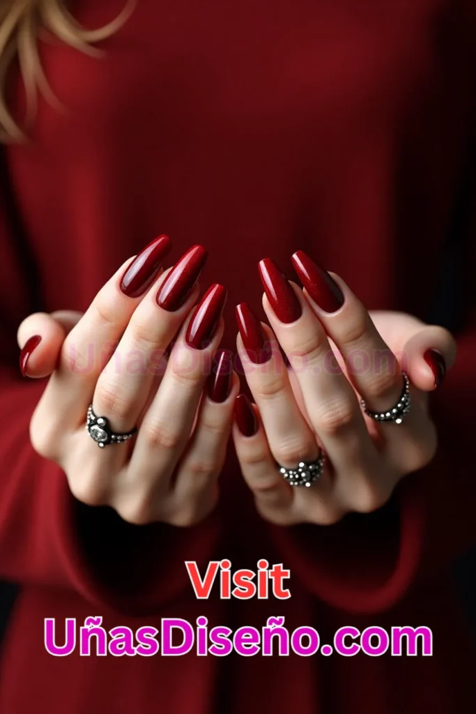 14. Rojo Profundo Luxe - 25 diseños de uñas semipermanentes únicos para un estilo duradero y sofisticado (2).jpeg