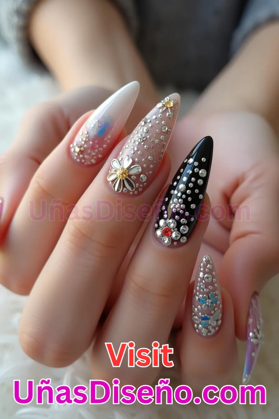 15. Añadido Rhinestone - Los 20 mejores diseños de uñas con purpurina para lucir un look deslumbrante (10).jpeg