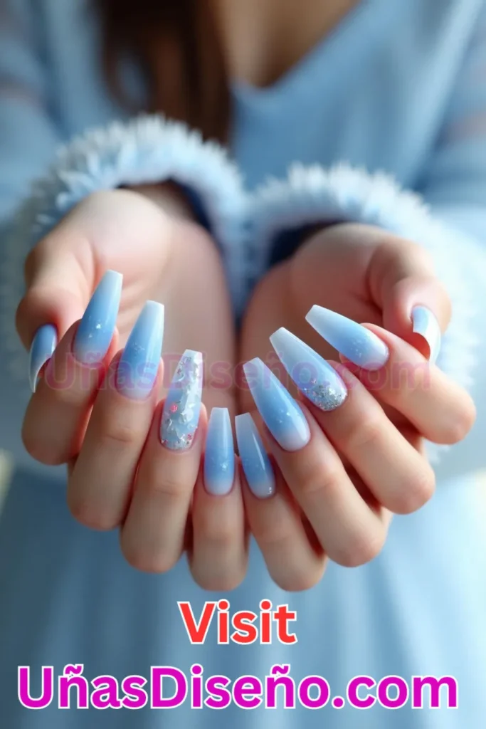 16. Azul hielo etéreo - Mejora tu manicura 25 esmaltes de gel y gelatina elegantes y duraderos (1).jpeg