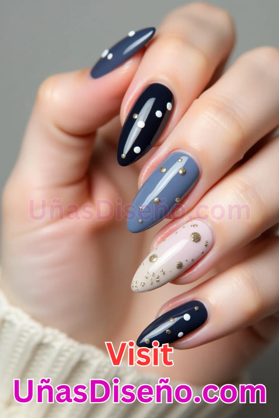 16. Diseño minimalista de puntos Almendra - 20 Uñas de Almendra Elegance Diseños exclusivos para un look sofisticado (3).jpeg