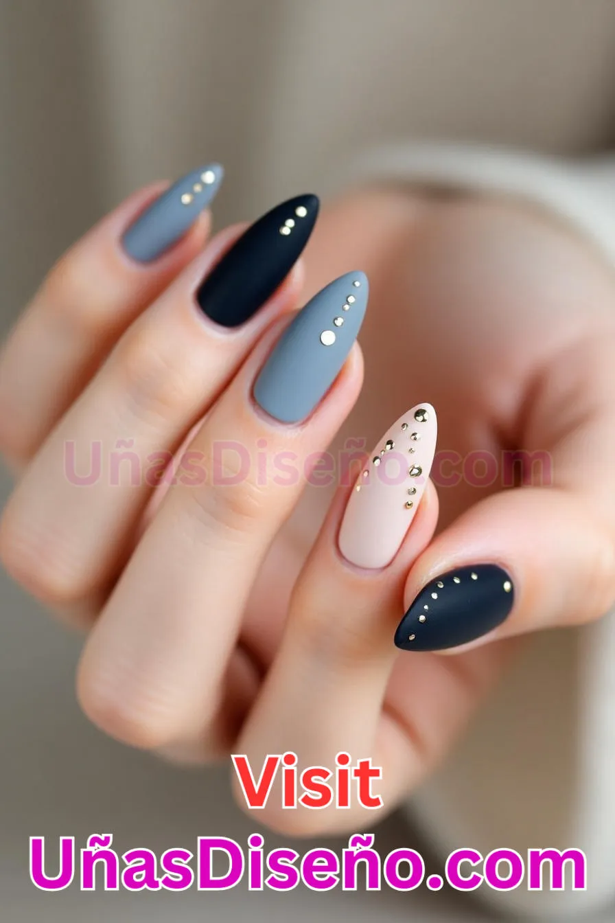 16. Diseño minimalista de puntos Almendra - 20 Uñas de Almendra Elegance Diseños exclusivos para un look sofisticado (7).jpeg