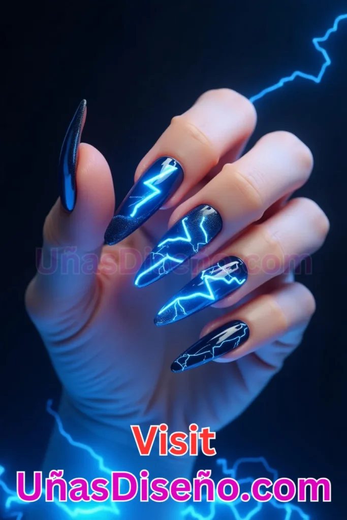 19. Destello Azul Eléctrico - 25 fascinantes ideas de esmaltes de uñas de gel para un look de salón perfecto (2).jpeg