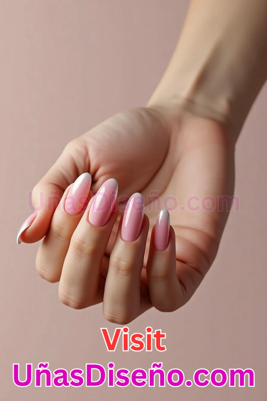 2. Domina la Forma de Almendra - Guía Definitiva de Manicura 15 Consejos para Lograr Uñas Almendra de Ensueño (1).jpeg