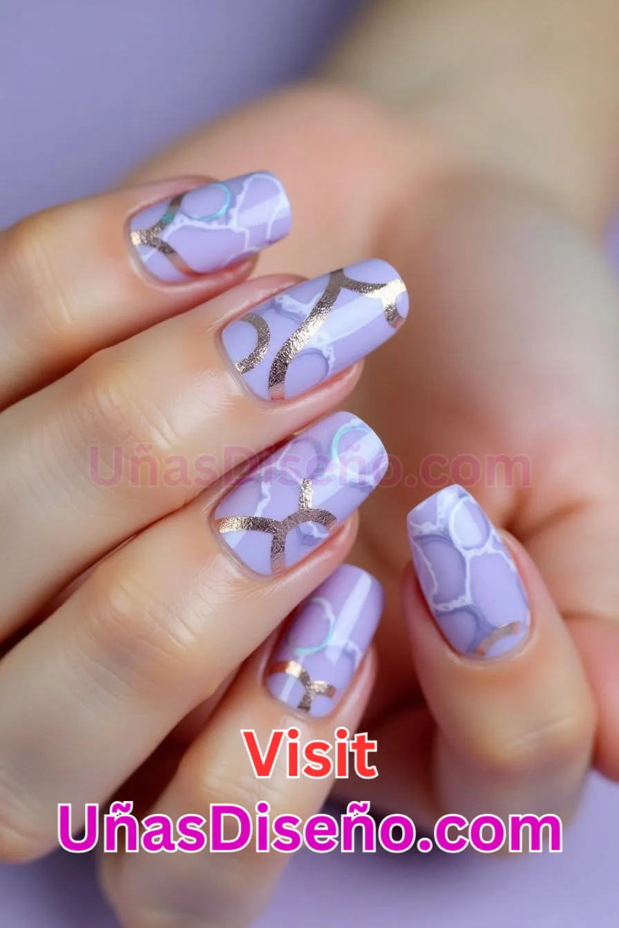 20 Arte de uñas con círculos de lavanda Los 25 Mejores Diseños de Uñas Para Principiantes 2.jpeg