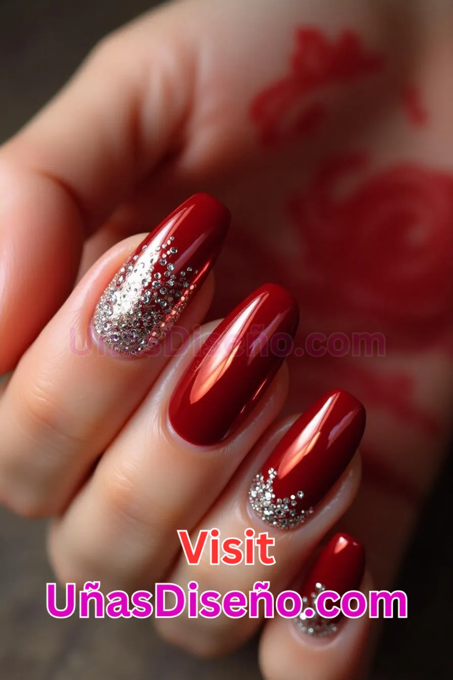 21 Diseños de uñas acrílicas rojo rubí mejores diseños de uñas acrílicas para una manicura elegante y duradera 6.jpeg