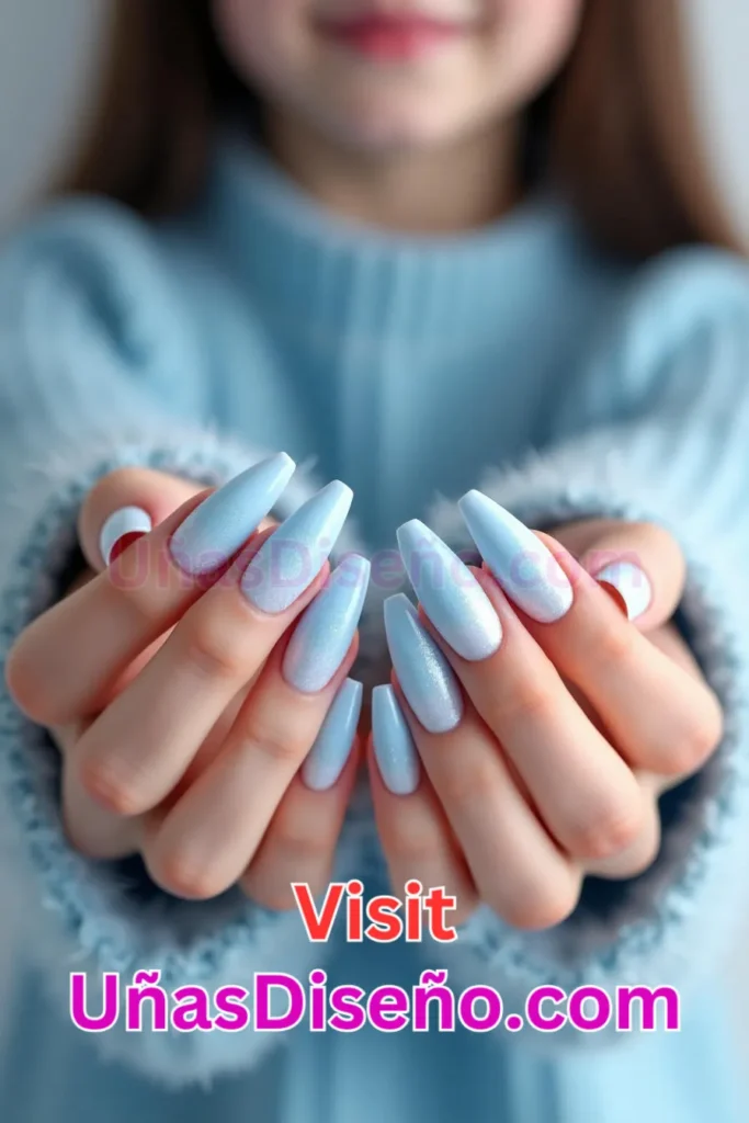 21. Uñas Icy Blue Frost - 25 innovadores diseños de uñas semipermanentes para un look elegante y duradero (2).jpeg