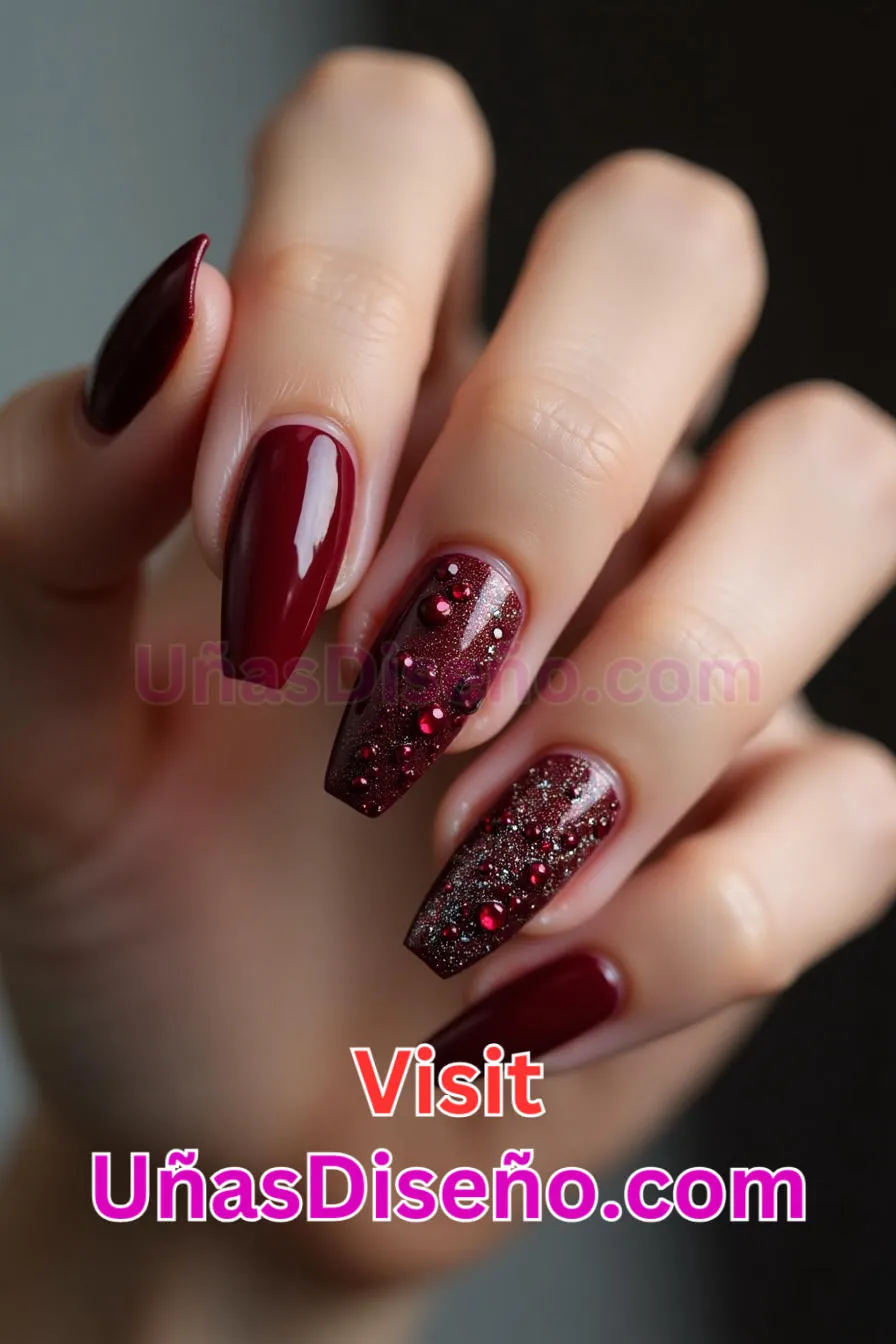 22 Diseños de uñas brillantes Oxblood mejores diseños de uñas acrílicas para una manicura elegante y duradera 8.jpeg