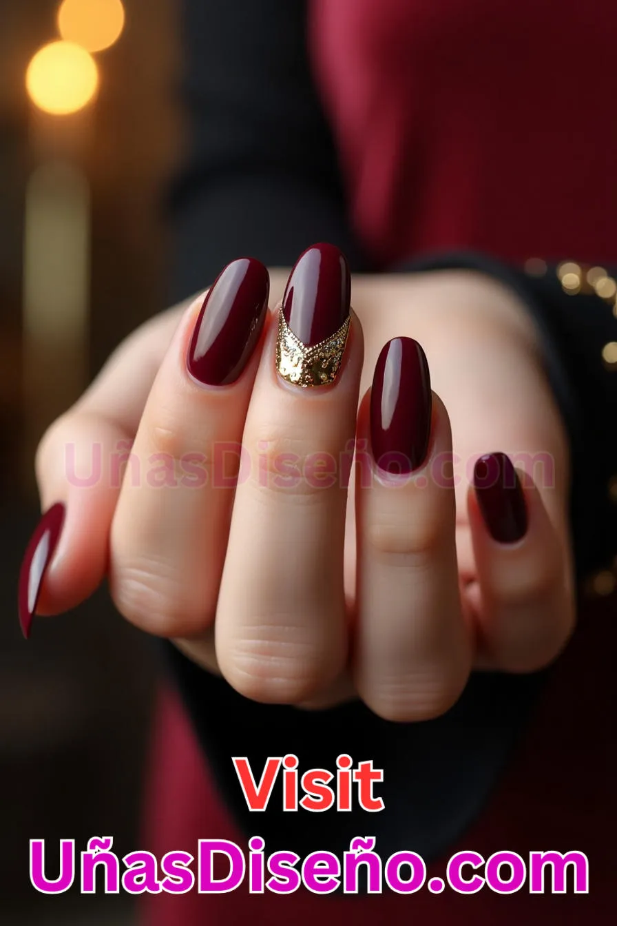 3. Manicura Francesa Inversa en Burdeos y Oro (1)