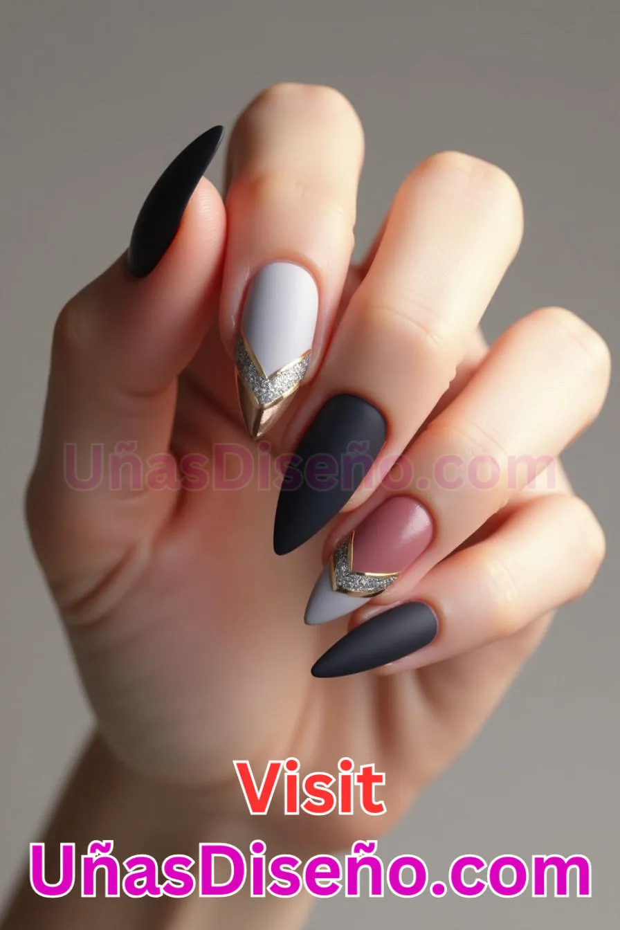 4. Almendra francesa mate - 20 Uñas de Almendra Elegance Diseños exclusivos para un look sofisticado (5).jpeg