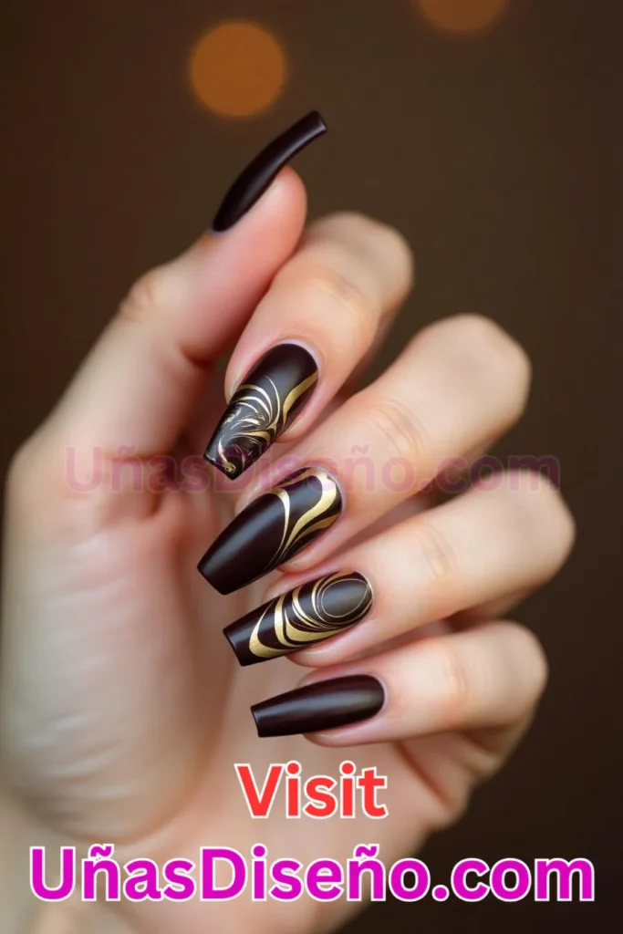 4. Mármol de Chocolate y Crema - 15 Diseños de Uñas de Chocolate Oscuro que Complementarán tu Look a la Perfección (4).jpeg