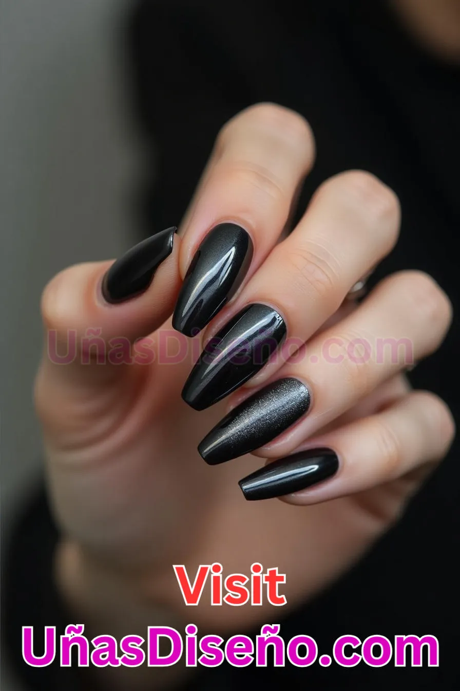 5. Clavos Espejo Cromados Negros - Diseño de uñas espejo La guía definitiva para conseguir un aspecto brillante y reflectante (2).jpeg