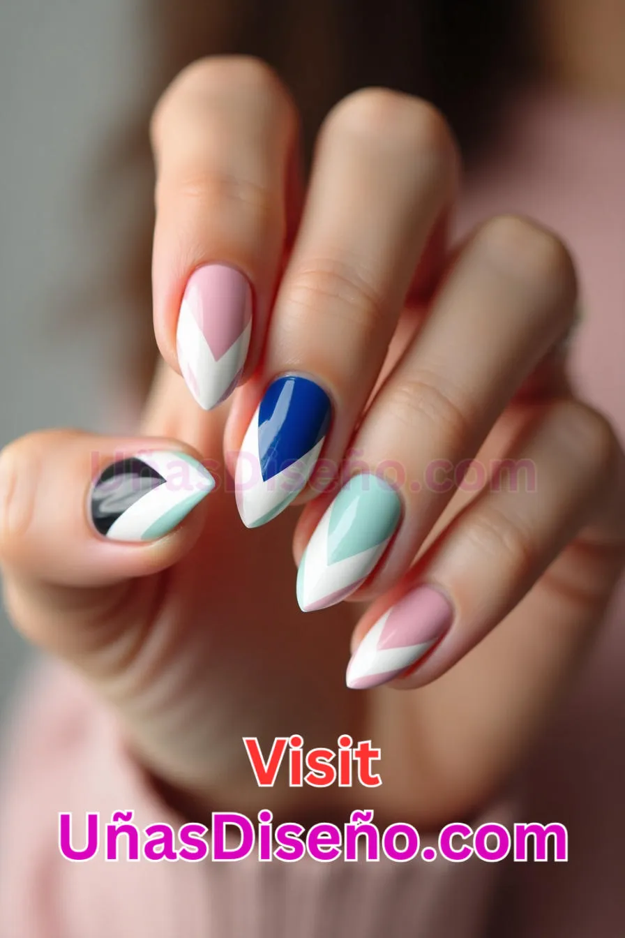 7 Uñas blancas con chevron minimalista Los 25 Mejores Diseños de Uñas Para Principiantes 2.jpeg
