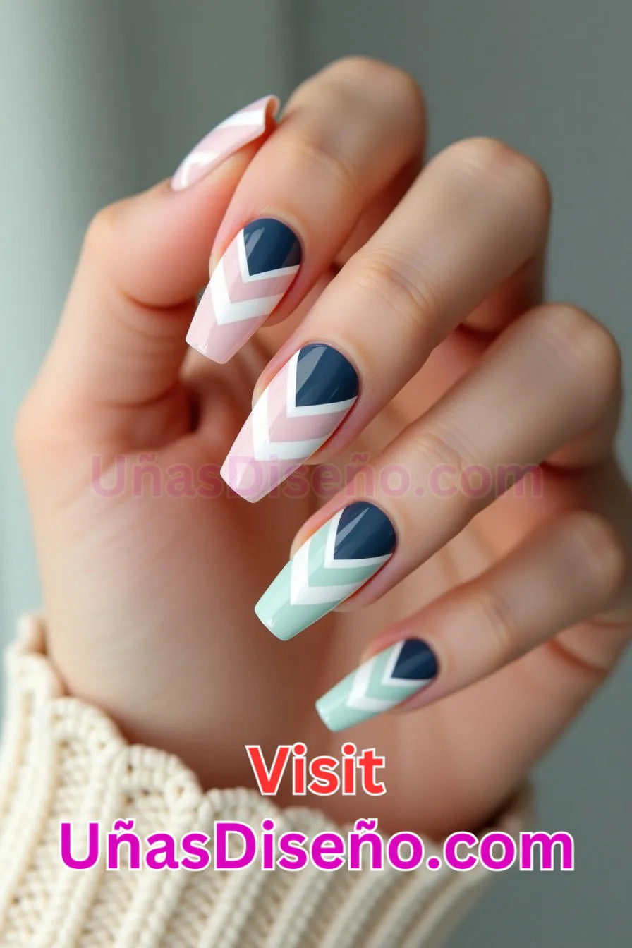 7 Uñas blancas con chevron minimalista Los 25 Mejores Diseños de Uñas Para Principiantes 3.jpeg