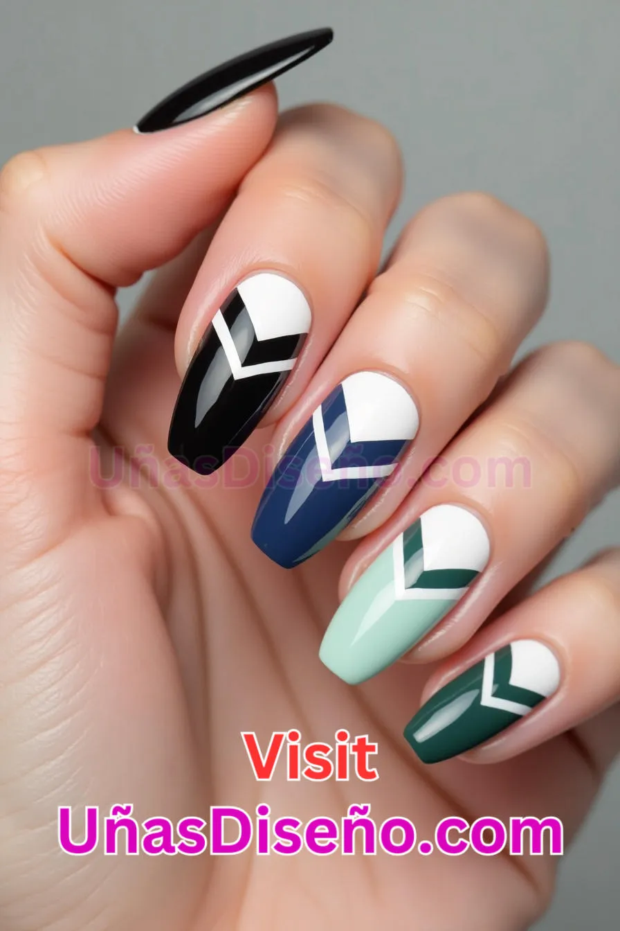 7 Uñas blancas con chevron minimalista Los 25 Mejores Diseños de Uñas Para Principiantes 8.jpeg