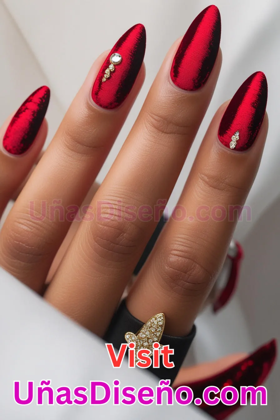 7. Uñas de terciopelo rojo (3).jpg