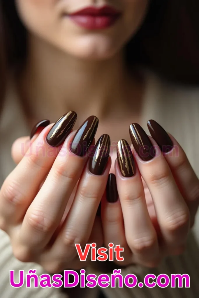 8. Chocolate Oscuro con Efecto Goteo - 15 Diseños de Uñas de Chocolate Oscuro que Complementarán tu Look a la Perfección (2).jpeg