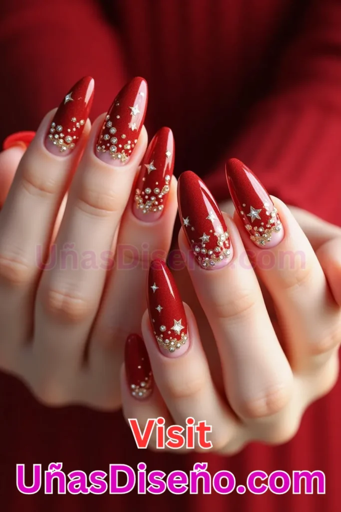 8. Cristales Rojos con Sombra Dorada Diseños de Uñas Navideñas (1).jpeg