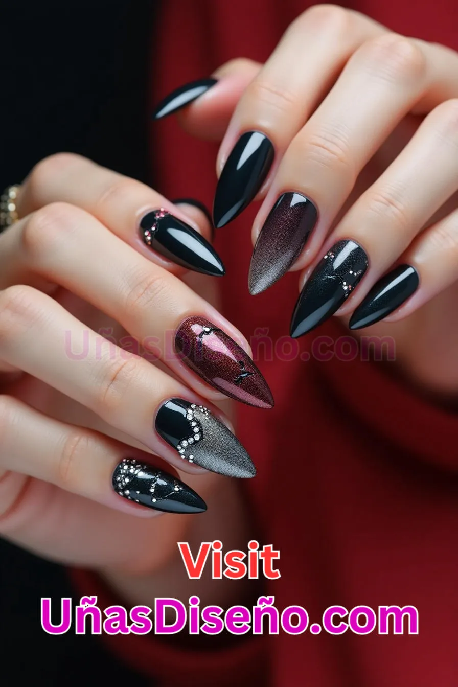 8. Uñas cromadas brillantes Heartbreak - 12 modernos diseños de uñas transparentes con motivos y detalles únicos 1.jpeg