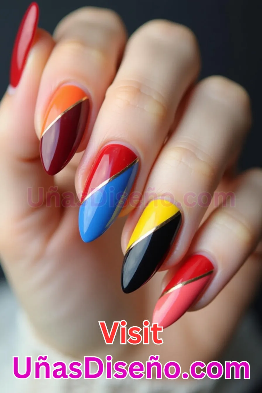 9. Almendra con intrincado diseño de encaje - 20 Uñas de Almendra Elegance Diseños exclusivos para un look sofisticado (12).jpeg