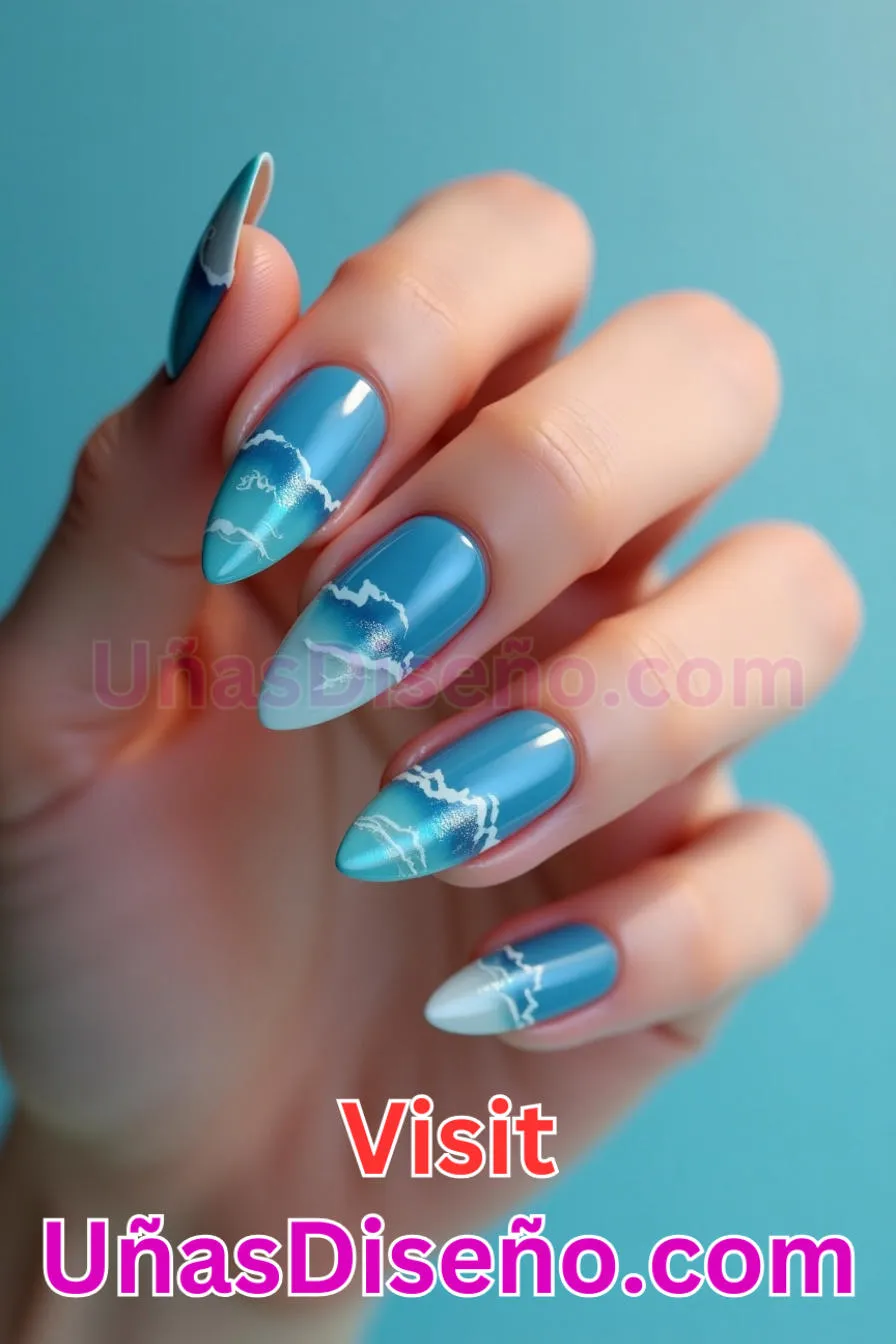 9.Ombre oceánico - Cómo Elegir el Diseño Perfecto para Uñas Almendra 21 Ideas Exclusivas para Brillar (3).jpeg