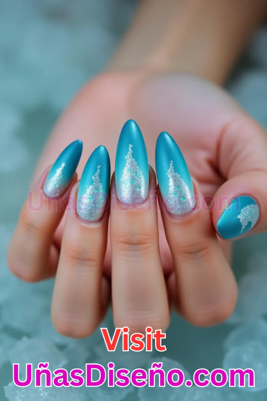 9.Ombre oceánico - Cómo Elegir el Diseño Perfecto para Uñas Almendra 21 Ideas Exclusivas para Brillar (7).jpeg
